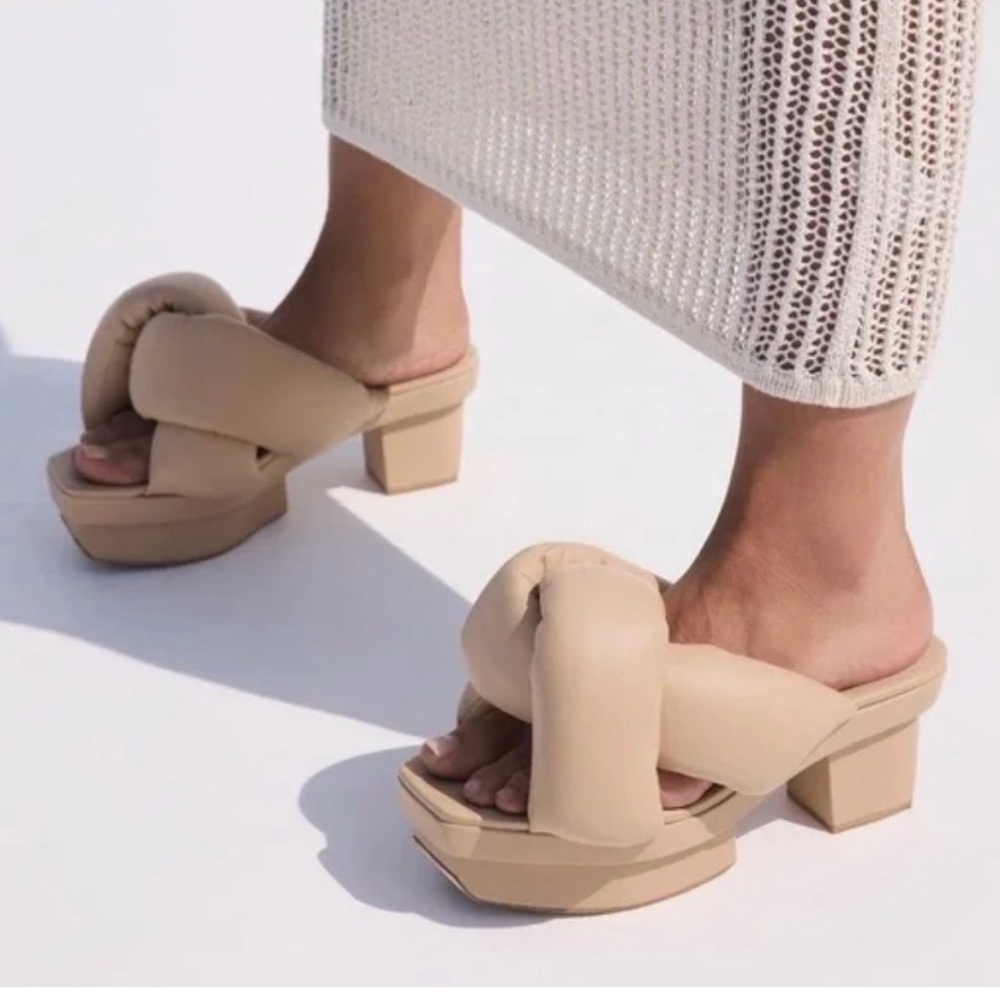 ISO DO NOT BUY!!!! Deeba Clogs